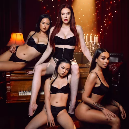 Could you handle this Orgy all alone ??