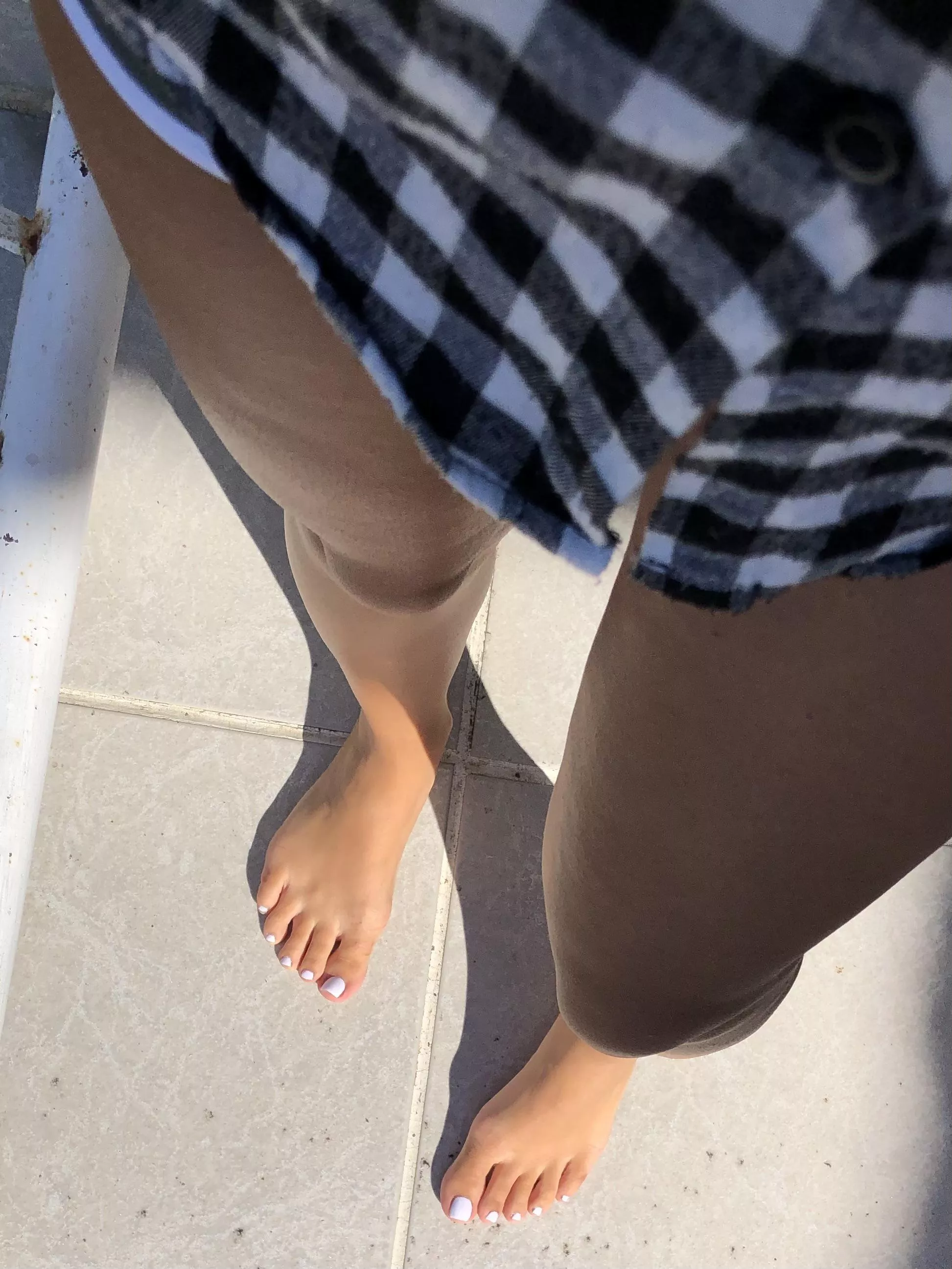 Could you massage my feet please ?🥺 Could you massage my feet please ?🥺