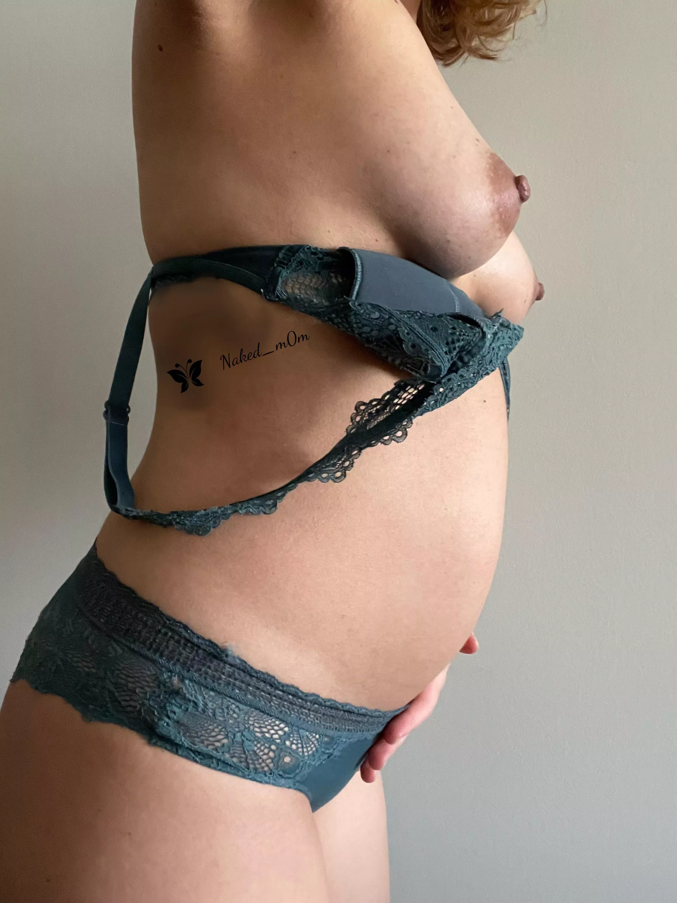 Could you resist to a pregnant woman? 20 weeks Could you resist to a pregnant woman? 20 weeks