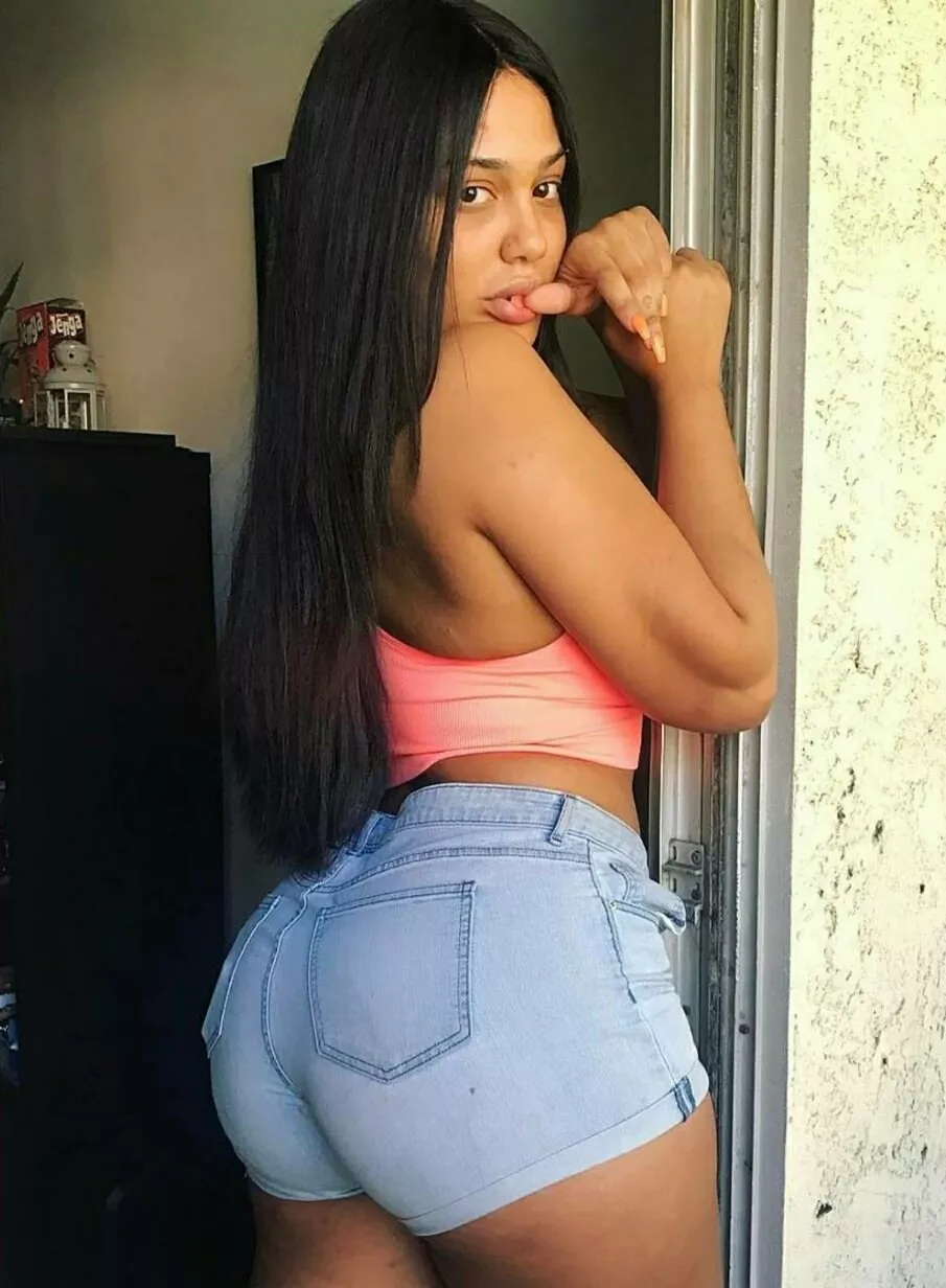 Thick Latina Escort