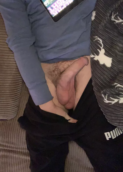 Cozy your head on my bulge pillow and I’ll read you some stories😇 Cozy your head on my bulge pillow and I’ll read you some stories😇