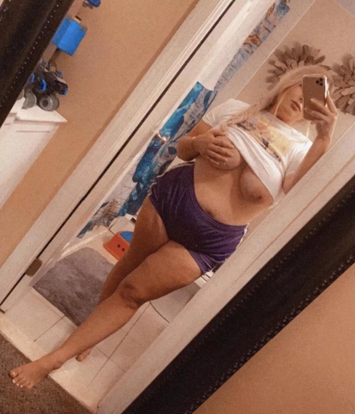 Craving to have my legs wrapped around someone’s neck 😋😋