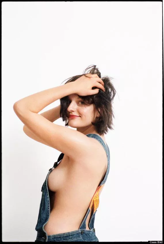Crazy side boob from Elisabeth Moss