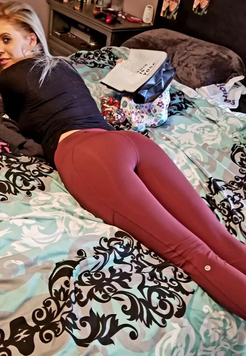 Creepshot of the maroon Lulu's Creepshot of the maroon Lulu's