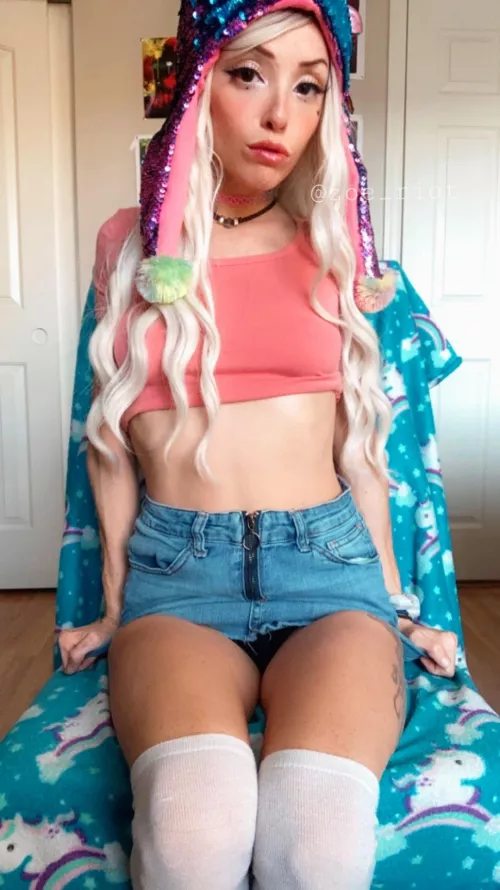 Crop top & a jean skirt make the cutest outfit