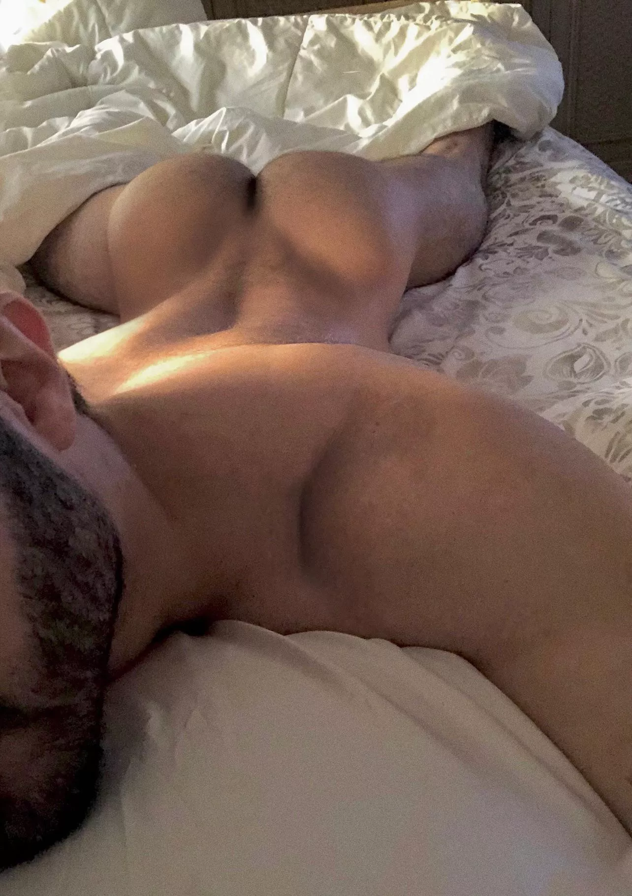 Cuddle in bed with me