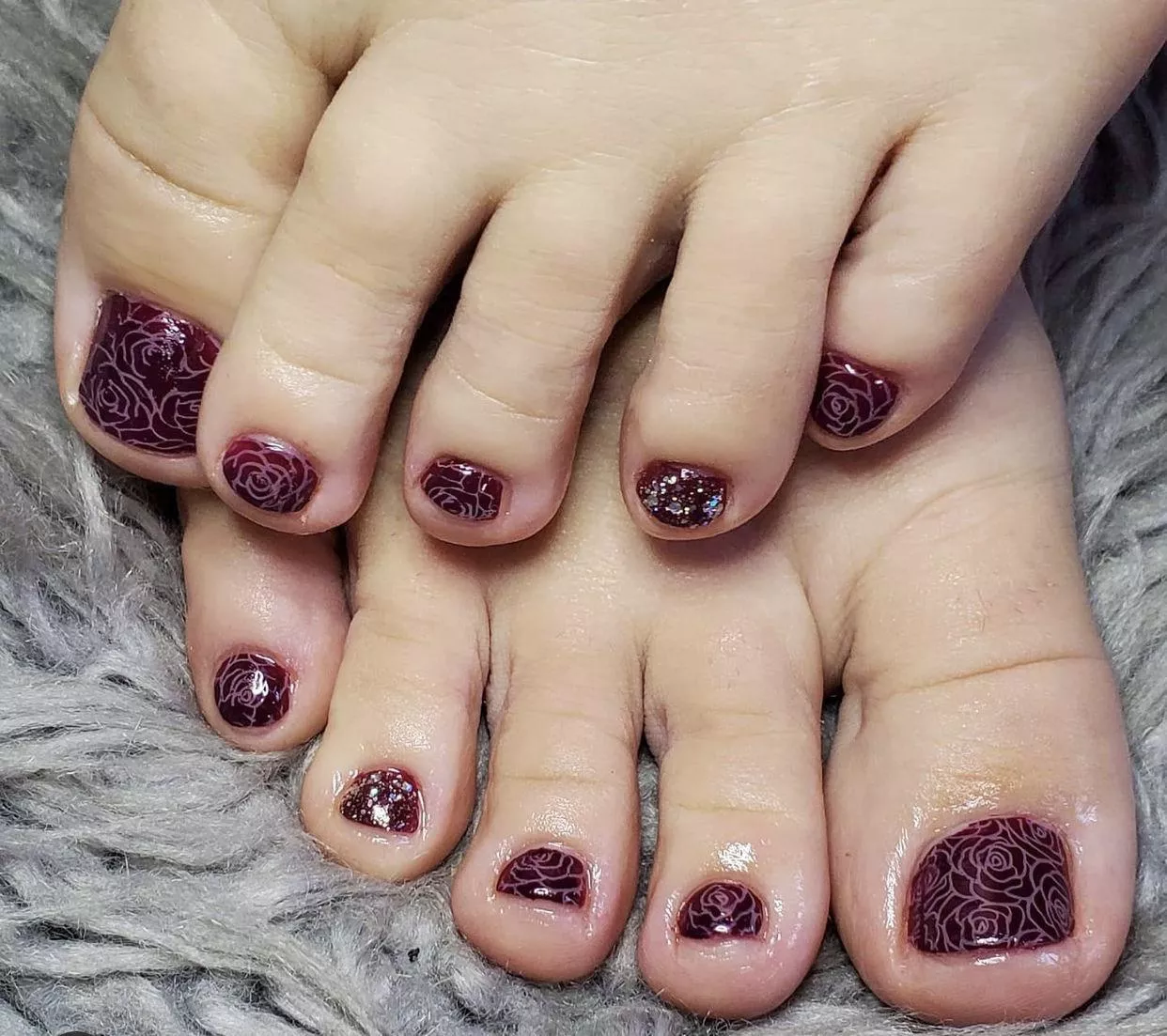 Cum all over my little piggies π¦ Cum all over my little piggies π¦