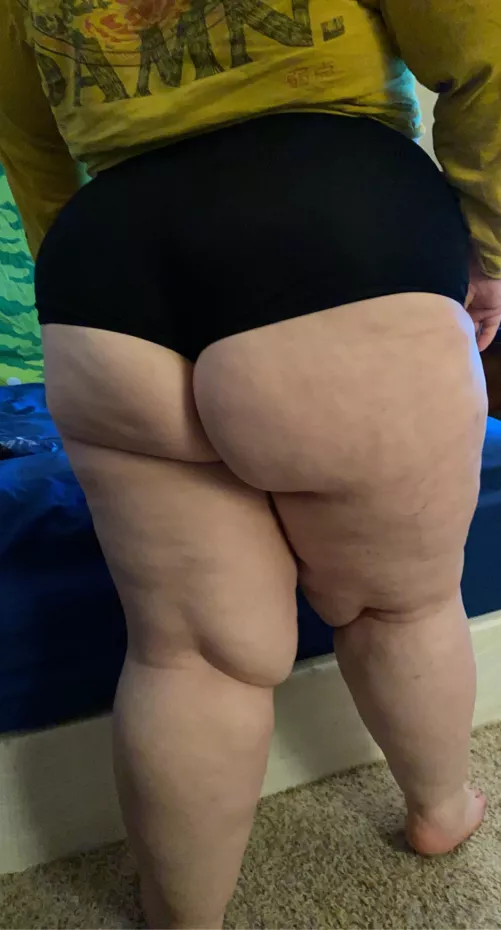 Cum bend me over my bed and fuck my fat ass silly 🙈🥰😝