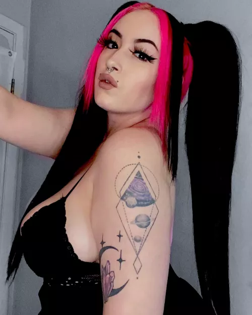 Cum buy my makeup so you can cum on it 🖤 Cum buy my makeup so you can cum on it 🖤