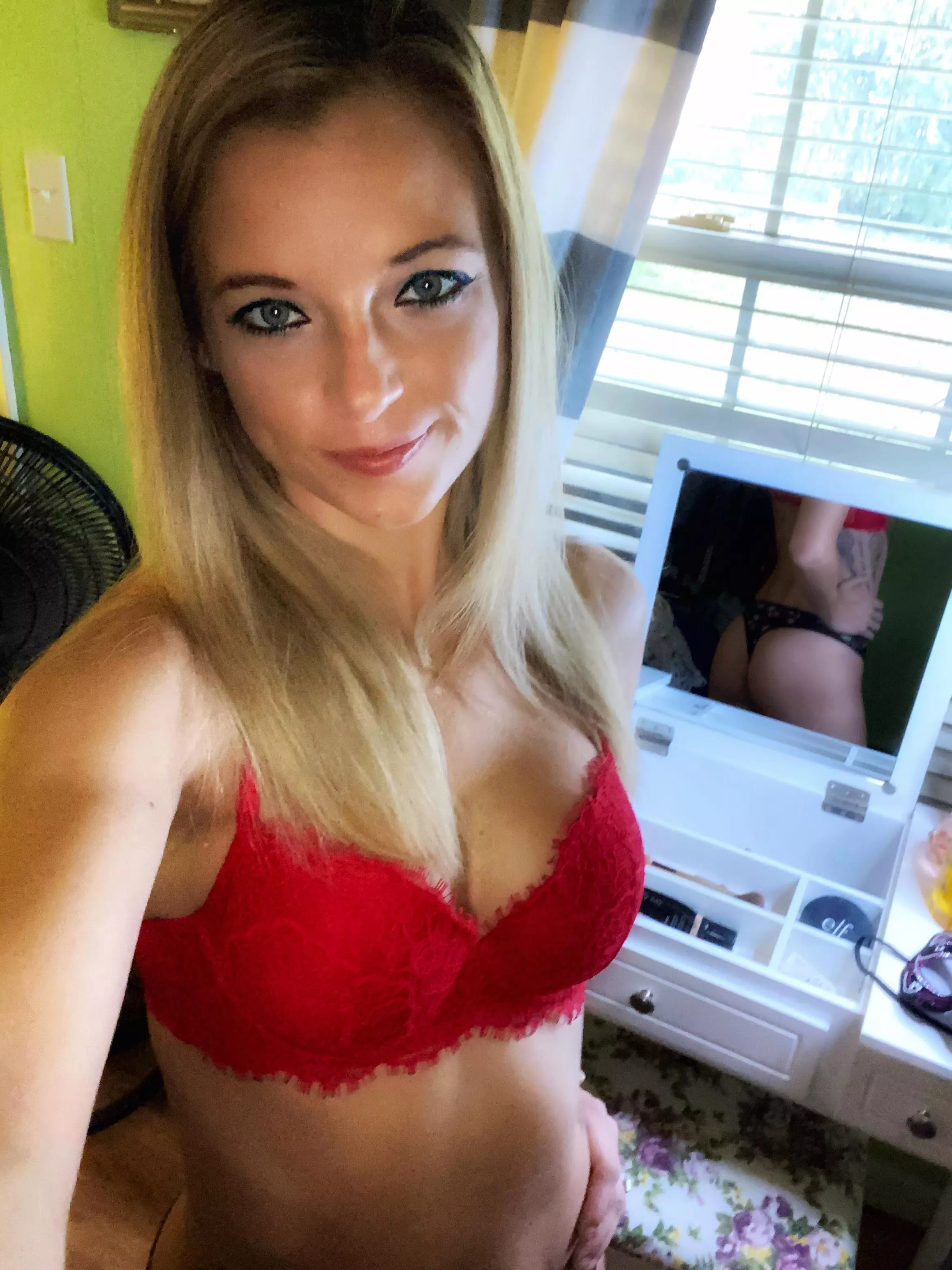 Cum check out my FREE page today! If you like MILFs, you’ll love me😈💦😘