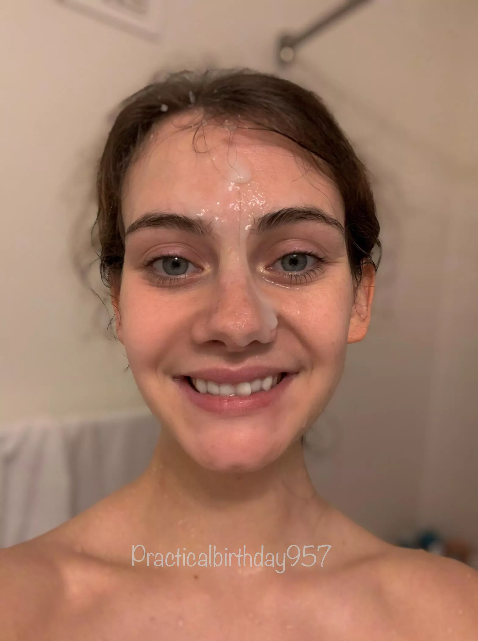 Cum covered freshly out of the shower𤤠Cum covered freshly out of the showerđ¤¤