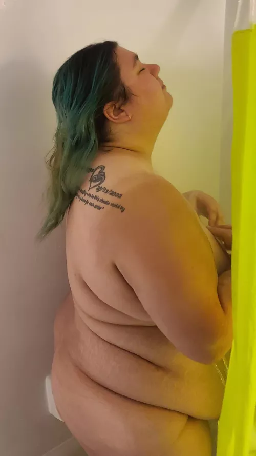 Cum get hot, wet and naked with me! Cum get hot, wet and naked with me!