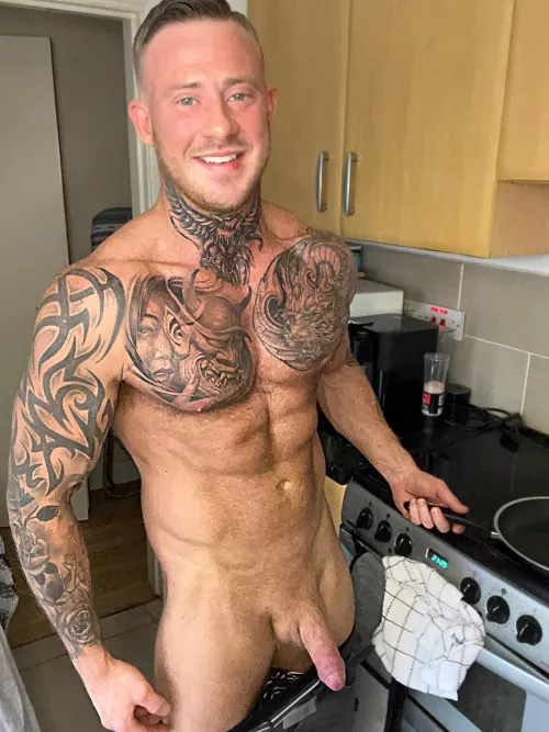 Cum get your sausage for breakfast😈