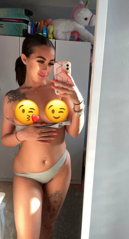 Cum have fun with me daddy 😈😈 ⬇️