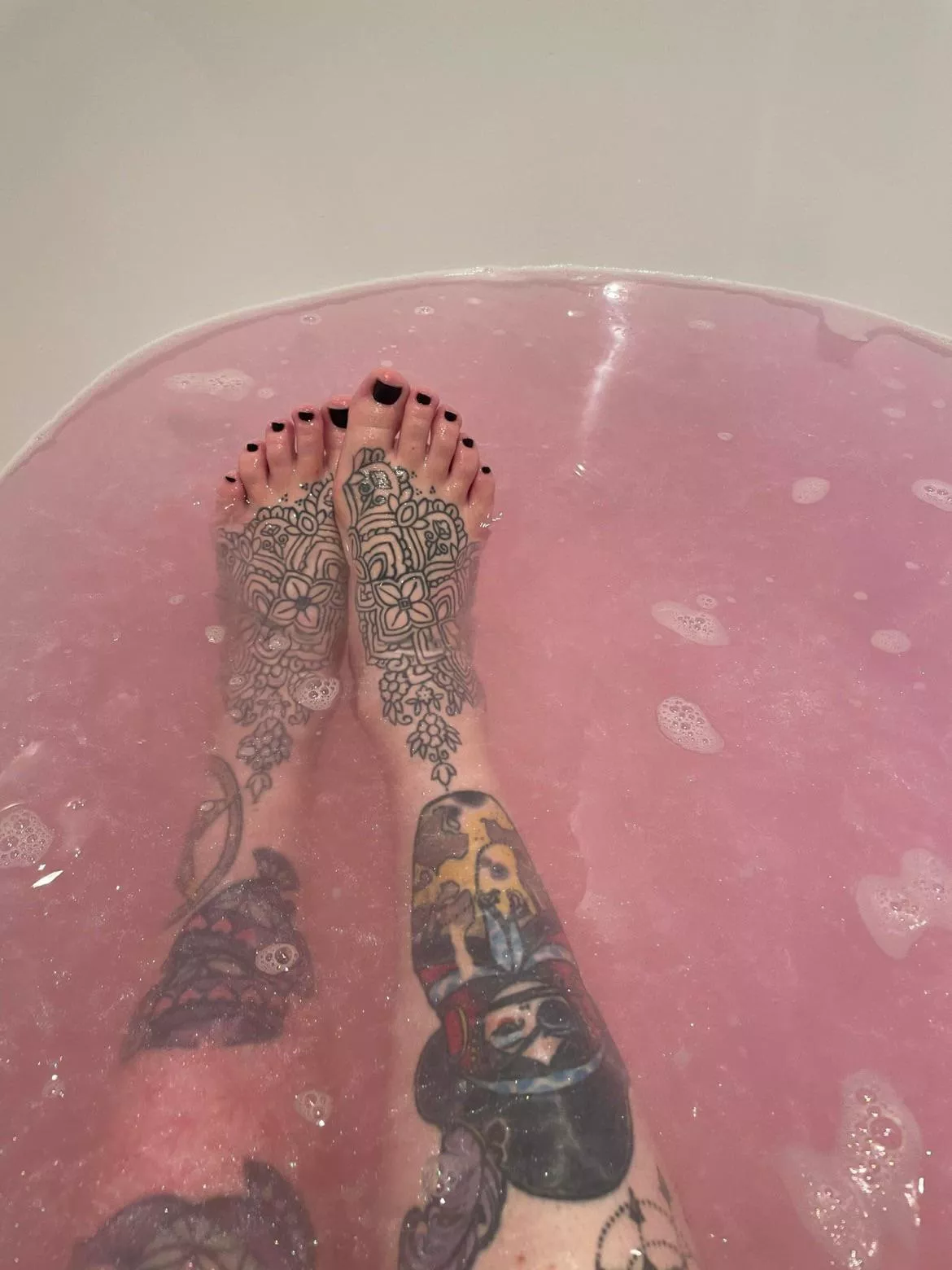 Cum join me in the bath. Cum join me in the bath.