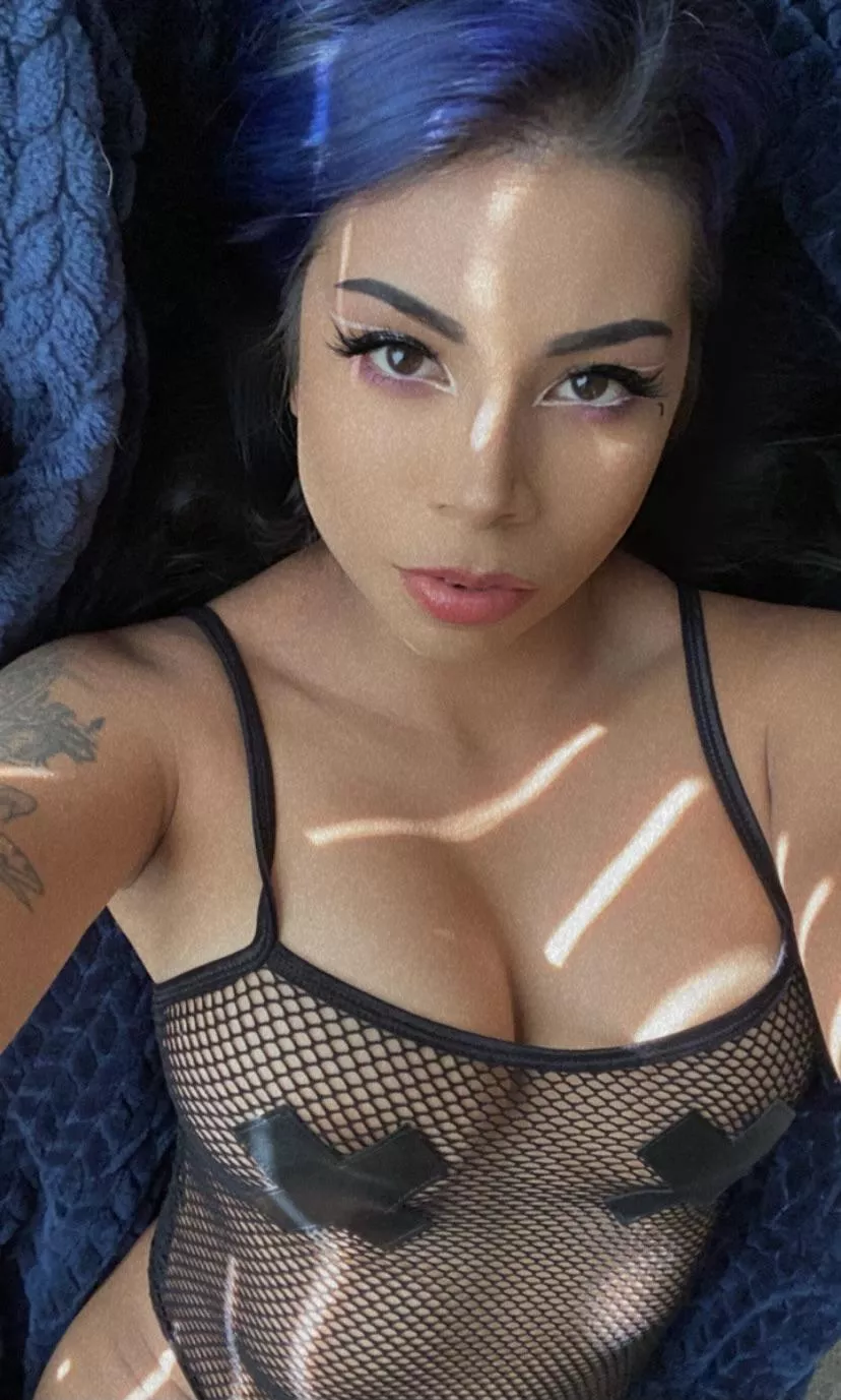 Cum make a mess of my face ?