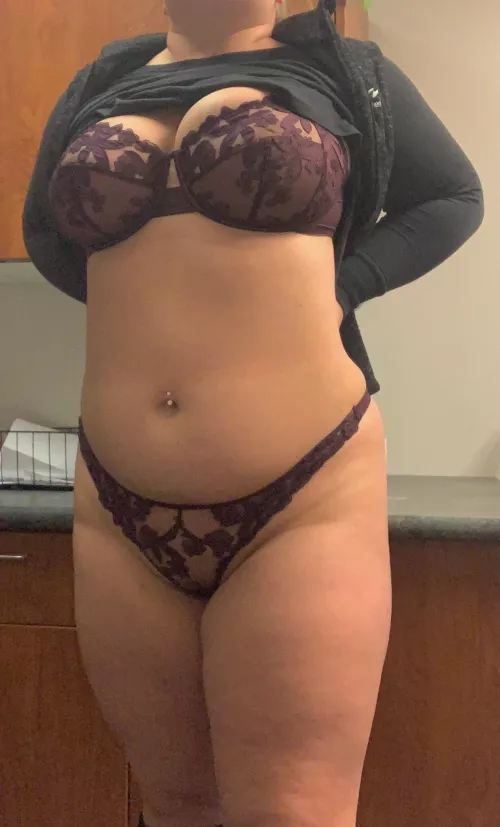 Cum on me please.