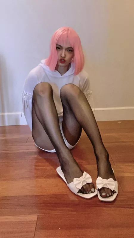 Cum on my nylons daddy π¦ Cum on my nylons daddy π¦