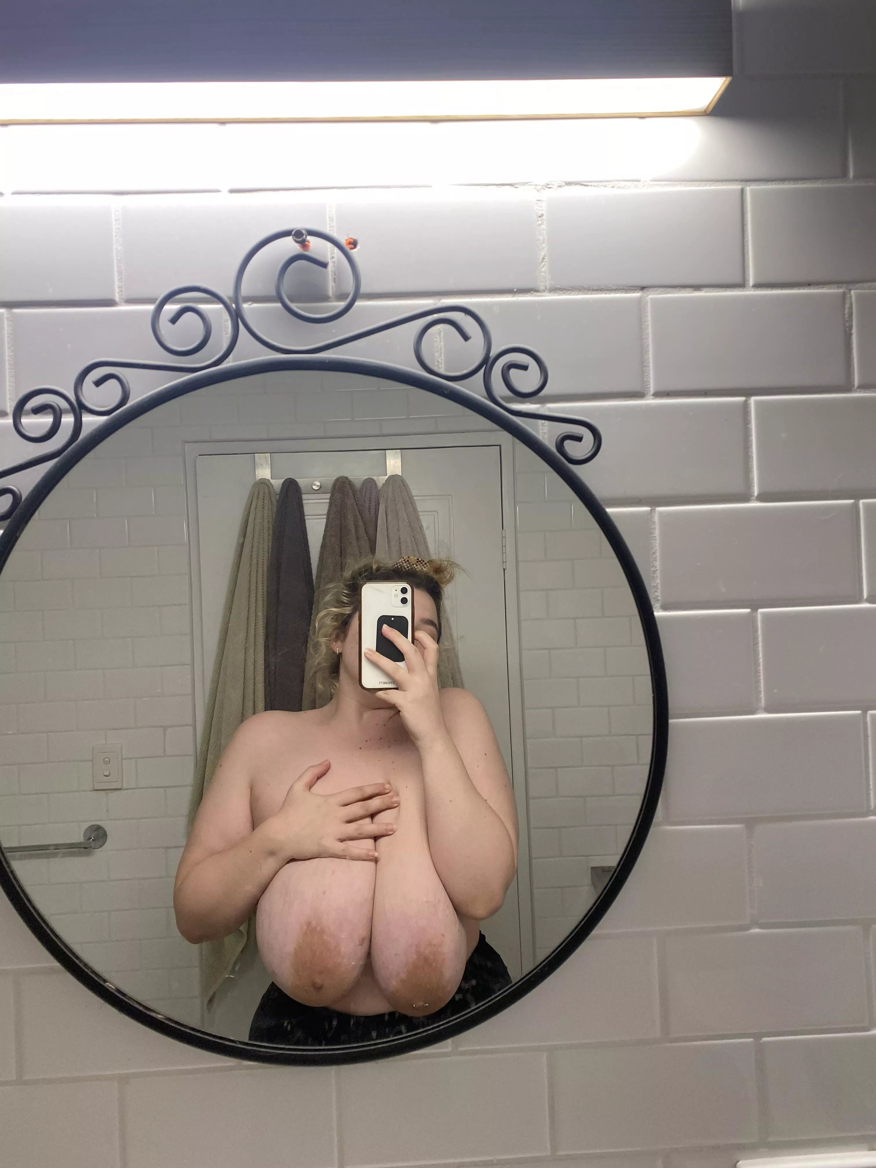 Cum on my tits please π¦π¦ Cum on my tits please π¦π¦