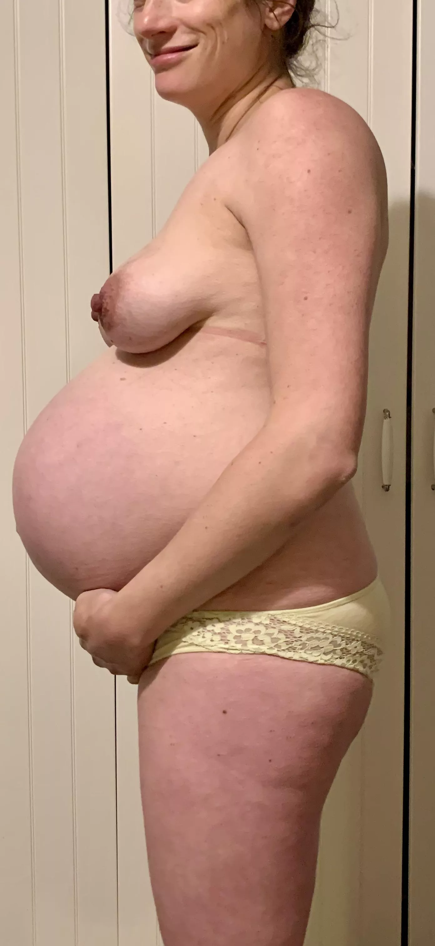 Cum on my wife’s preggo belly. Kik shed7777. Tele randomtree7