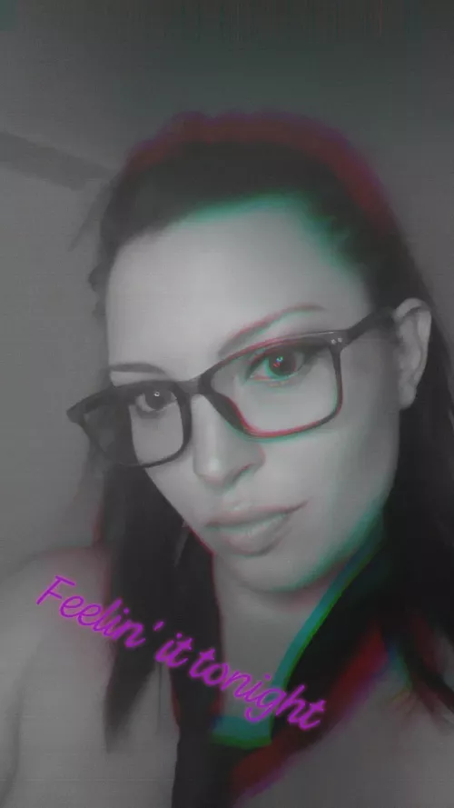 Cum play with me! I'll be on at 10!! https://chaturbate.com/in/?tour=7Bge&campaign=ceqoe&room=ladyvland