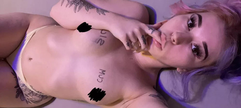 cum slut says thanks for helping me reach 3,000 followers have a pic 😘 cum slut says thanks for helping me reach 3,000 followers have a pic 😘