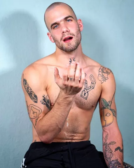 Cum to me daddy... Cum to me daddy...