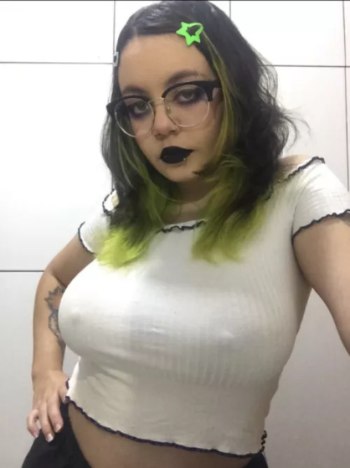 Curious to see what they look like under this top? Curious to see what they look like under this top?