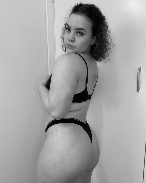 Curly hair is ready to be pulled π