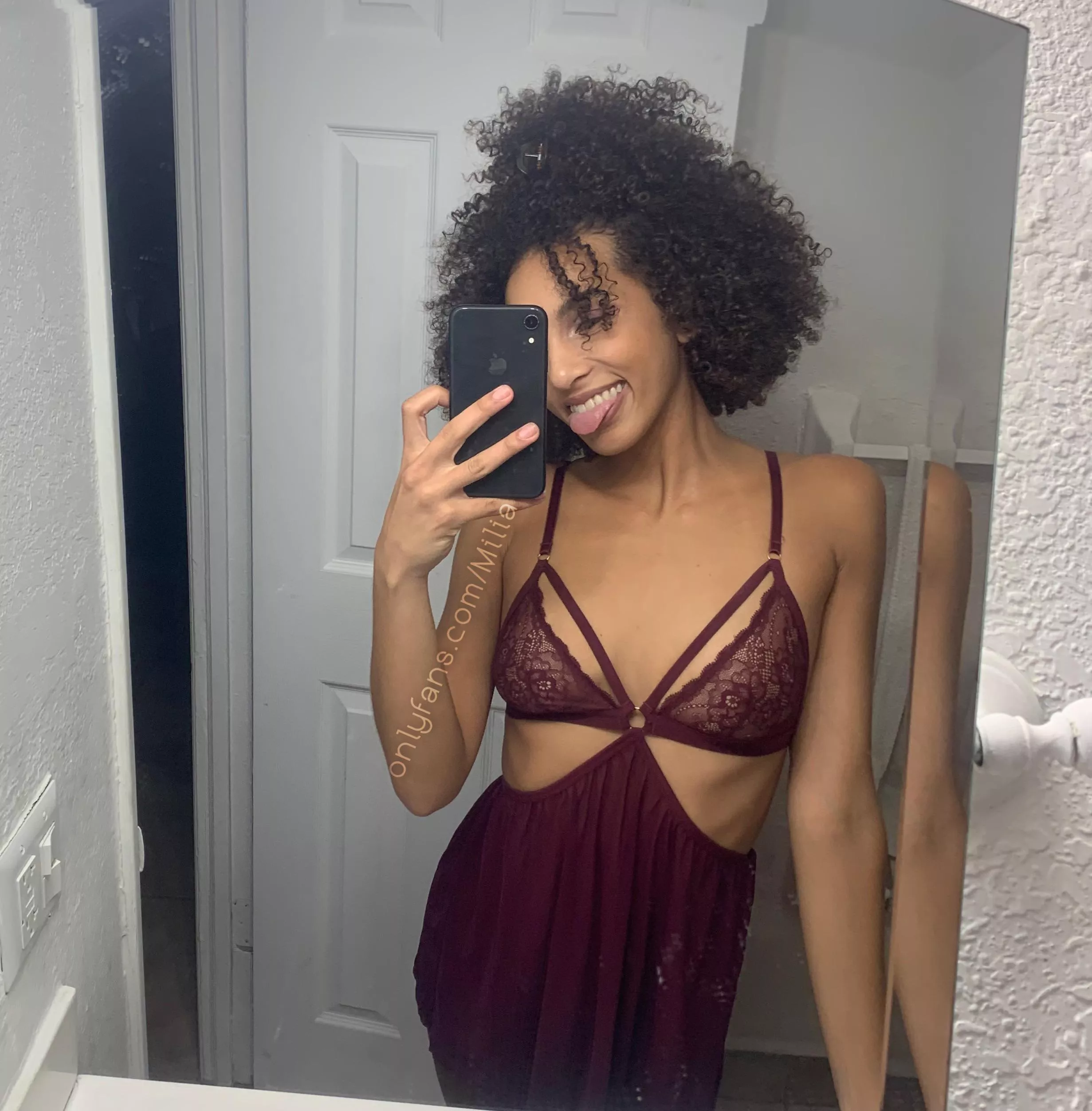 Curly queen here to make your dreams come true Curly queen here to make your dreams come true