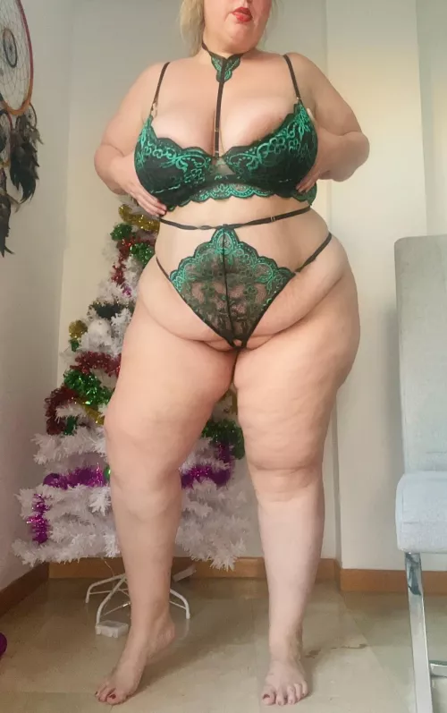Curves for days Curves for days