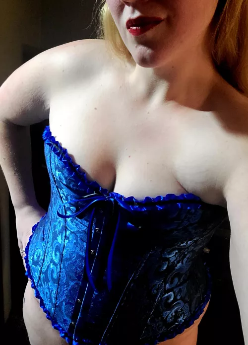 Curvy and beautiful!!