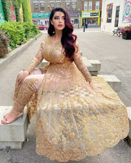 Curvy Canadian Indian Beauty in Ethnic Dress Curvy Canadian Indian Beauty in Ethnic Dress
