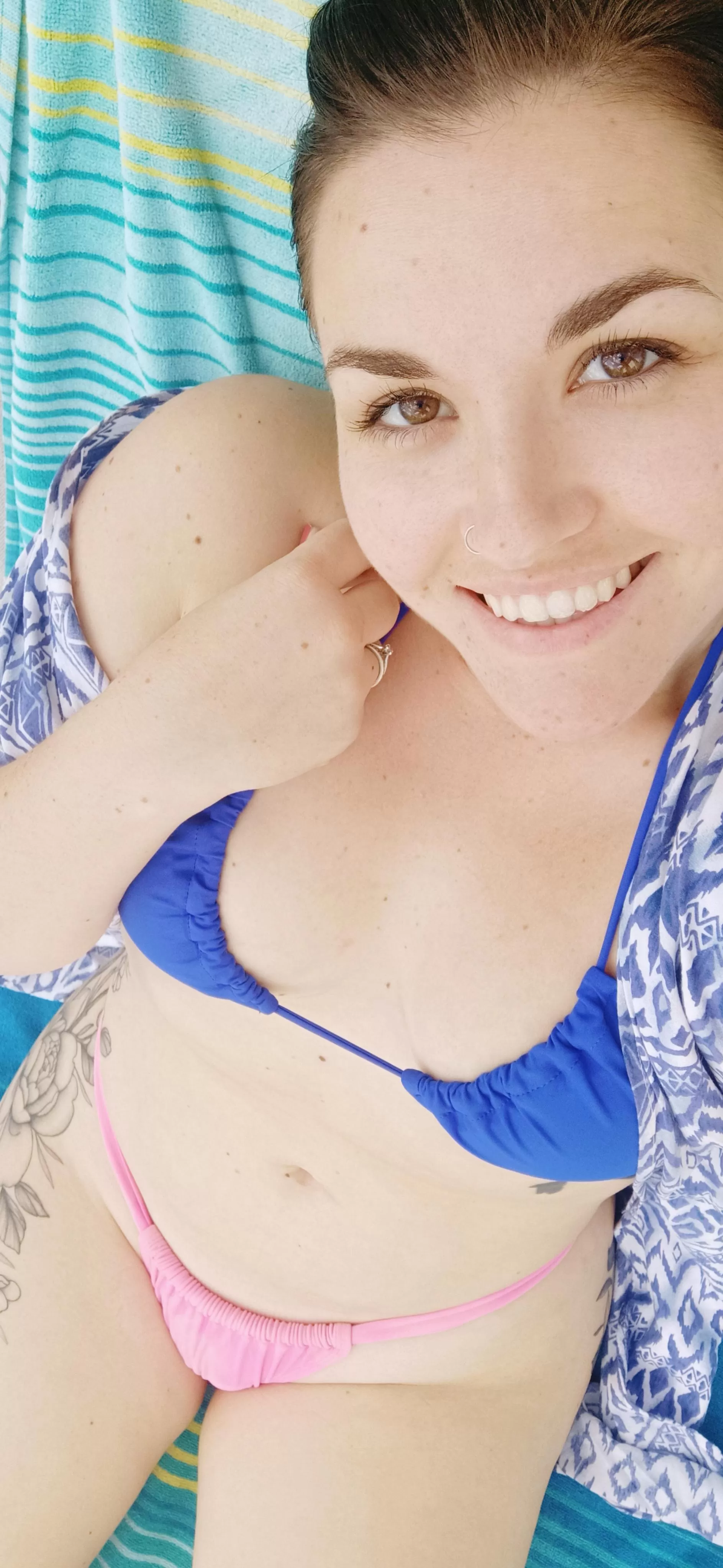 Curvy mum bod enjoying the sunshine 🥰🌅