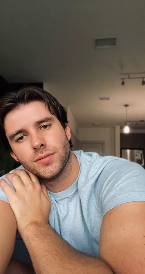 cut my hair short a few weeks ago and now missing it 😭. ig:j o r m o r 2 2