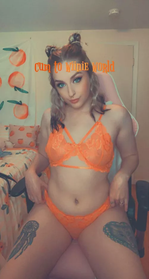 cute as a button 🍑🧡