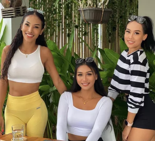 Cute Asian Trio Cute Asian Trio