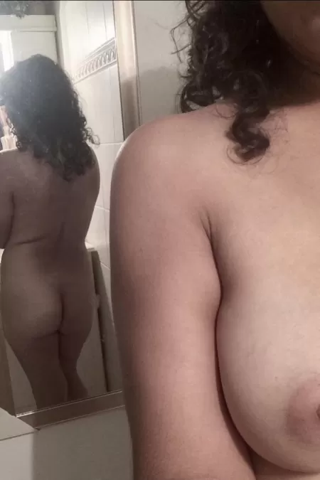 Cute butt in mirror selfie Cute butt in mirror selfie