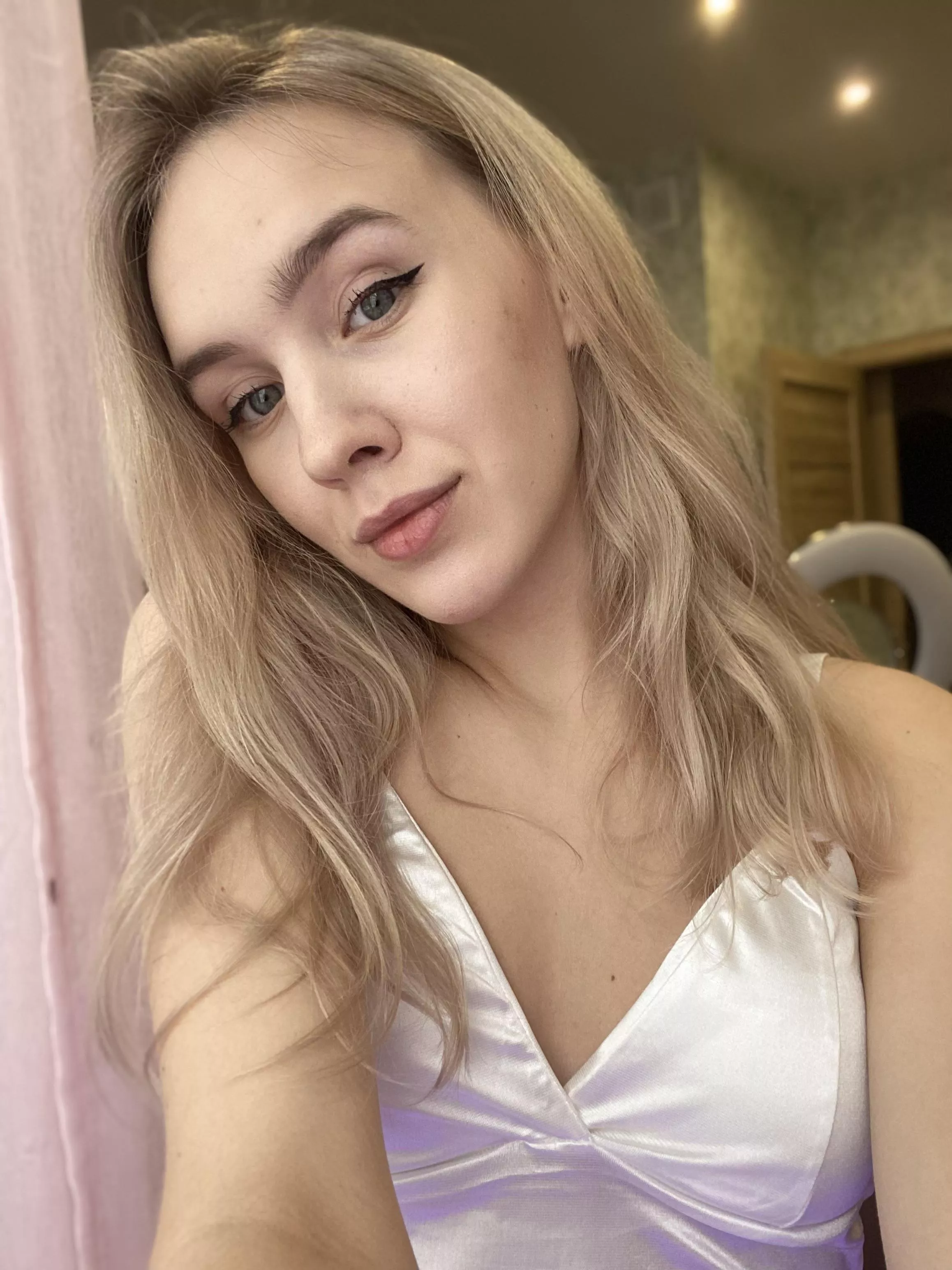 Cute enough to be your girlfriend?🤍