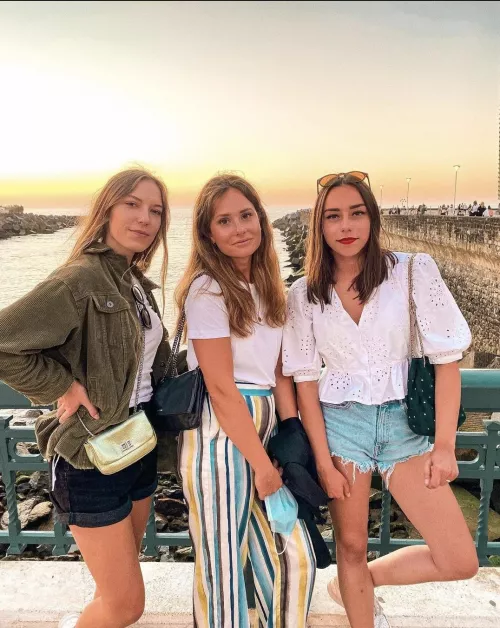 Cute friends Cute friends
