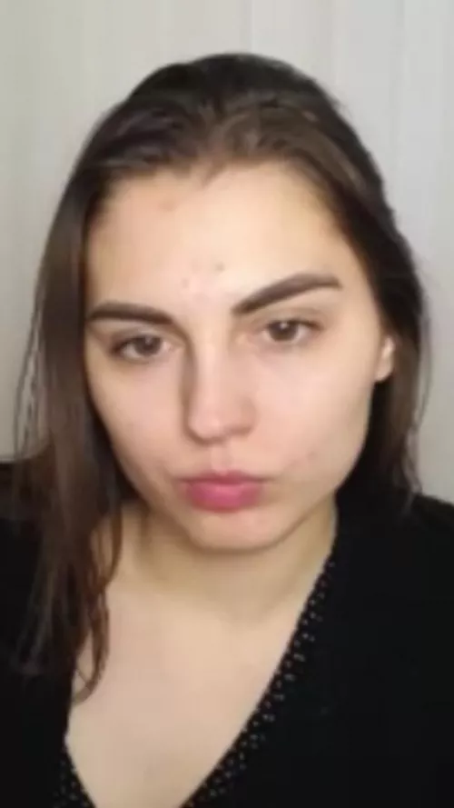 Cute girl is live https://m.chaturbate.com/olivia_m_/