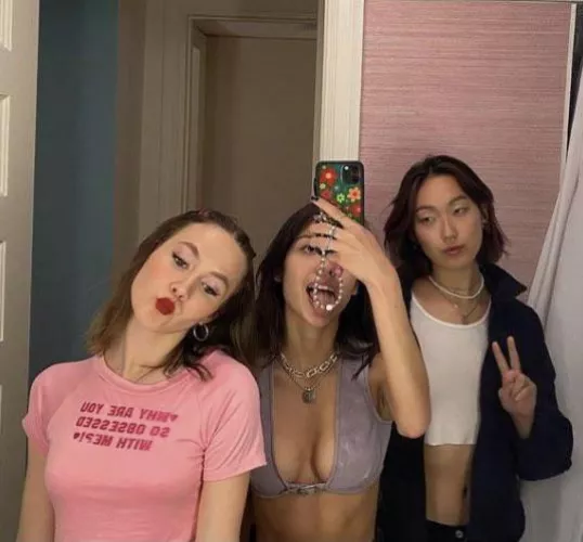 Cute Girls Take a Selfie Cute Girls Take a Selfie