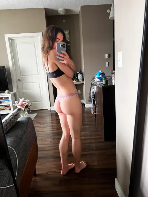 Cute little butt wishing you a happy Saturday 💕 Cute little butt wishing you a happy Saturday 💕