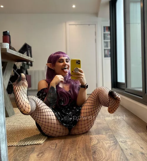 Cute little elf slut 😈