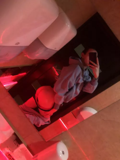 Cute longhaired twink with bubble butt π₯΅