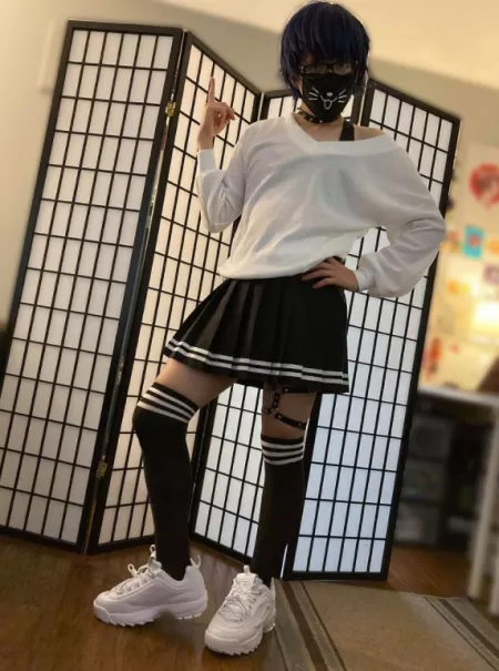 Cute outfit! Thought I should share my first post right here. I'm really digging this skirt+big sneakers combo! Cute outfit! Thought I should share my first post right here. I'm really digging this skirt+big sneakers combo!
