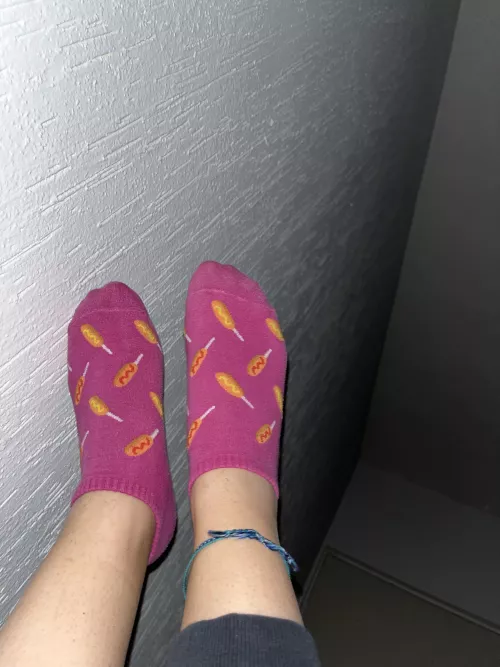 Cute pink socks on small feet 🥰