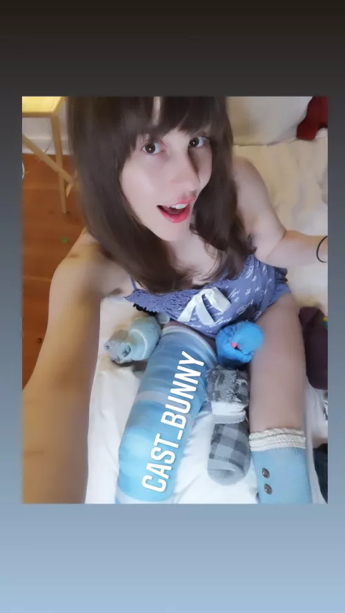 cute sock try on + naught toy session 💦🔥 both in a long leg cast!