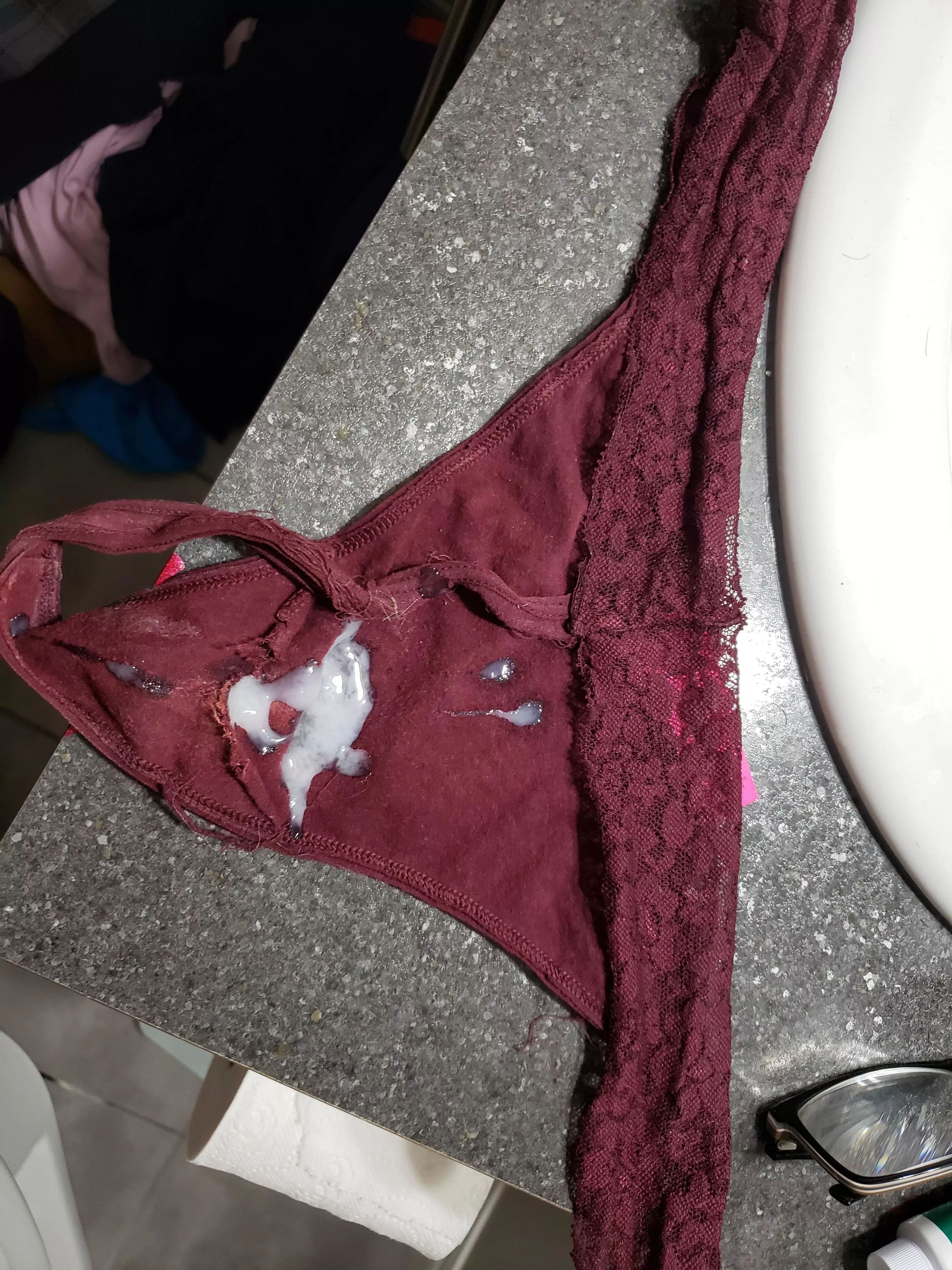 Cute thong with a nice load.