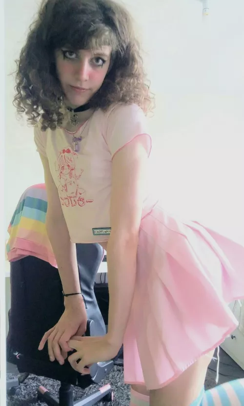 cutesy little leg lift! ><